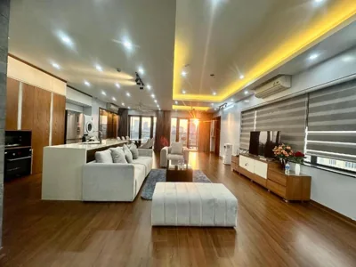 带阳台高级三居室公寓 — Paradise Home 06 Trinh Cong Son